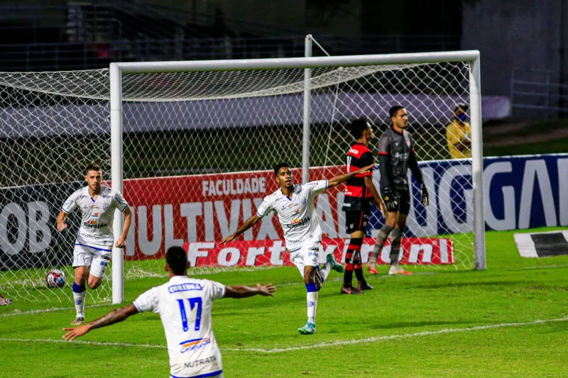 No último confronto, no primeiro turno, Azulão venceu o Vitória, por 2 a 1, no Trapichão