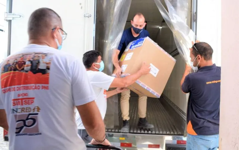Imagem ilustrativa da imagem ALAGOAS RECEBE DO MS MAIS 47.300 DOSES DE VACINAS
