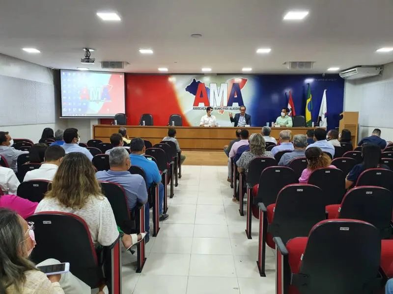 Imagem ilustrativa da imagem AMA: PREFEITOS RETOMAM DEBATES PRESENCIAIS DE OLHO NO FPM MAIOR