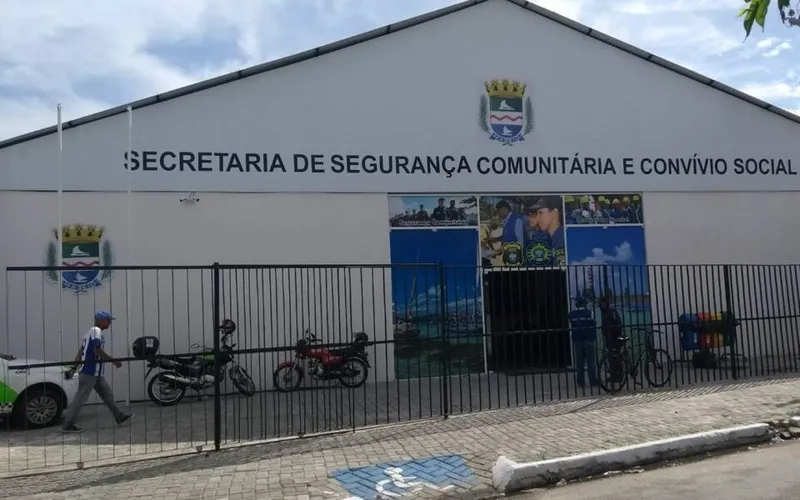 Imagem ilustrativa da imagem AMBULANTES NA ORLA SÃO VÍTIMAS DE GOLPE E PAGAM POR ALVARÁ FALSo