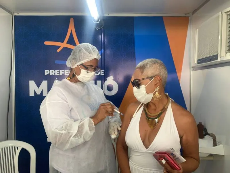 Imagem ilustrativa da imagem AMPLIAÇÃO DA DOSE DE REFORÇO MOVIMENTA VACINAÇÃO EM MACEIÓ