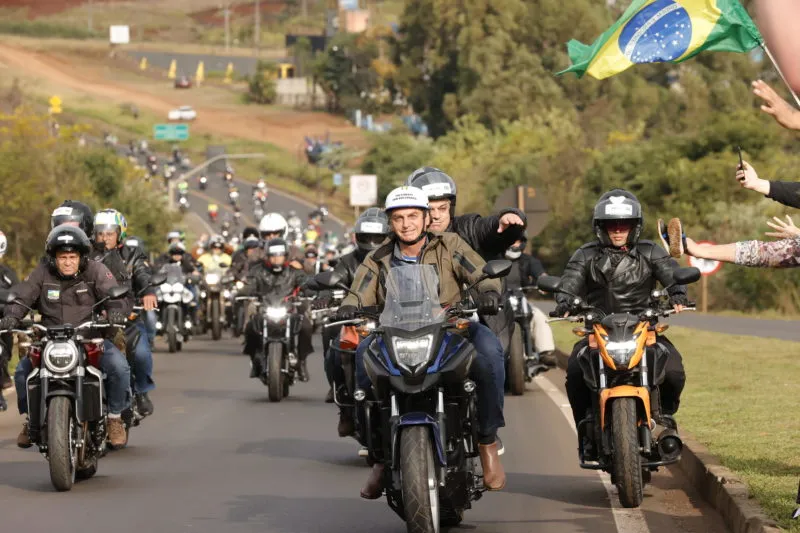 Manifestações assim estão se repetindo em várias capitais do Brasil para apoiar Bolsonaro