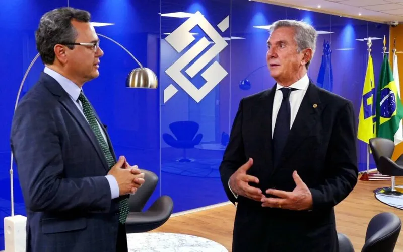 Senador Collor foi recebido pelo presidente do Banco do Brasil, Fausto de Andrade Ribeiro

