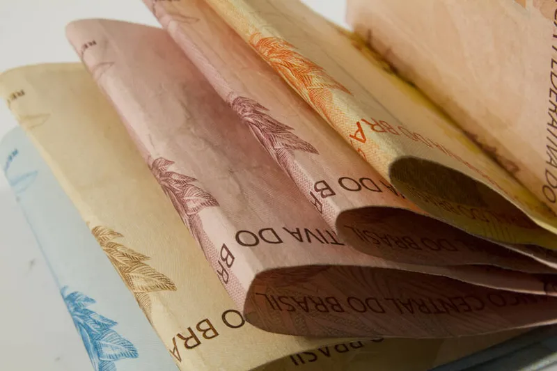 O cálculo do mínimo considerava o INPC , indicador que corrige salário, e o resultado do PIB