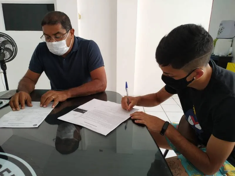 Representantes do jovem atleta e do clube entraram em consenso, após polêmicas envolvendo o contrato