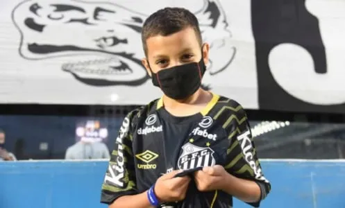 Atacado por ganhar camisa do Palmeiras, Bruninho retornou à Vila Belmiro e agradeceu pelo apoio recebido