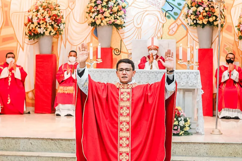 Gênison Melo dos Santos recebeu a ordem na Igreja do Senhor Bom Jesus do Bonfim.
