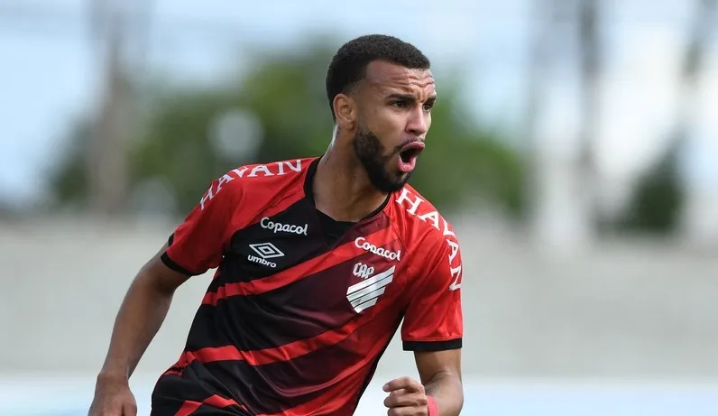 Jajá foi revelado pelo Athletico Paranaense e o CRB será seu segundo clube na carreira