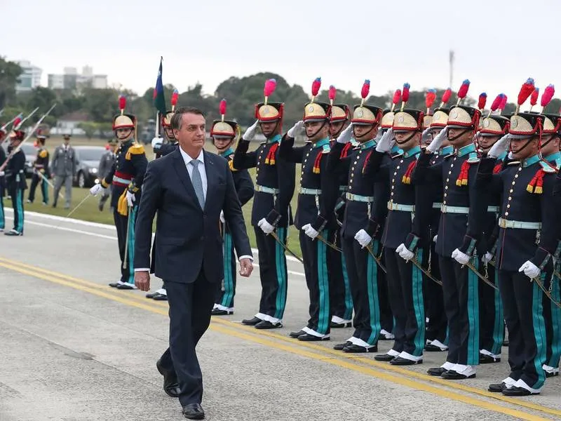 Projeto que deve ser vetado por Bolsonaro representaria sobrevida a legendas que correm risco de serem extintas