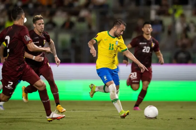A Seleção teve um primeiro tempo apático, sem chances, porém, mudanças de Tite mantém a equipe com 100%