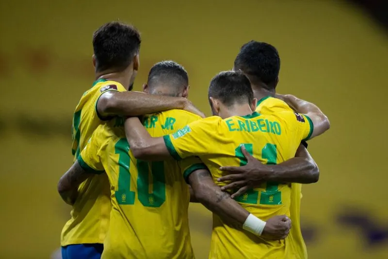 Com gols de Éverton Ribeiro e Neymar, Brasil bateu seleção peruana e se manteve 100% nas Eliminatórias