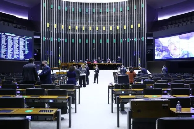 Texto foi aprovado por 304 votos favoráveis a 119 contrários. Agora, segue para a sanção ou veto de Bolsonaro