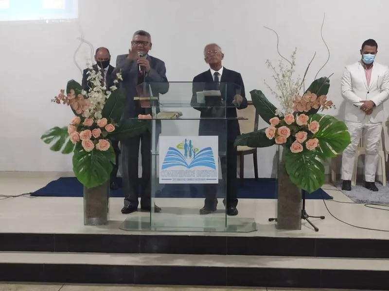 Pastor Benzeval agradece a Deus por Missões Estaduais, pelo novo templo e pelo pastor Jonas, orador do culto