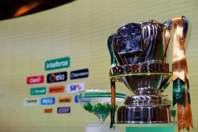 Troféu da Copa do Brasil 2021 é objeto de desejo entre as oito equipes classificadas para as quartas de final