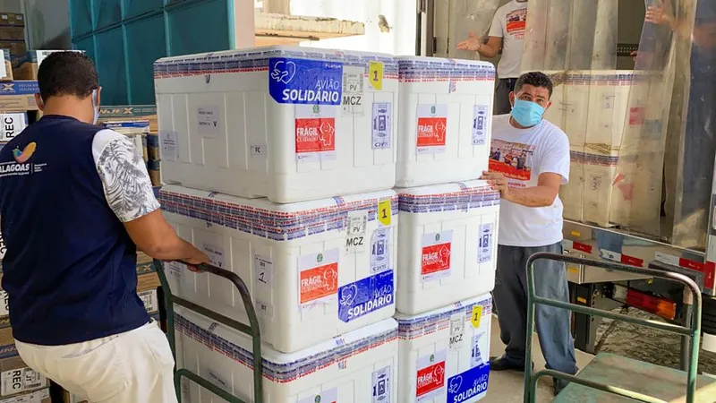 Imagem ilustrativa da imagem COM VACINAS ENVIADAS PELO MS, AL SUPERA 3 MILHÕES DE DOSES APLICADAS