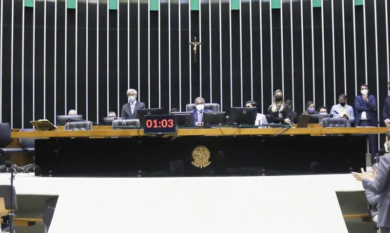 Imagem ilustrativa da imagem CONGRESSO APROVA PROJETOS DE R$ 9 BI PARA O AUXÍLIO BRASIL