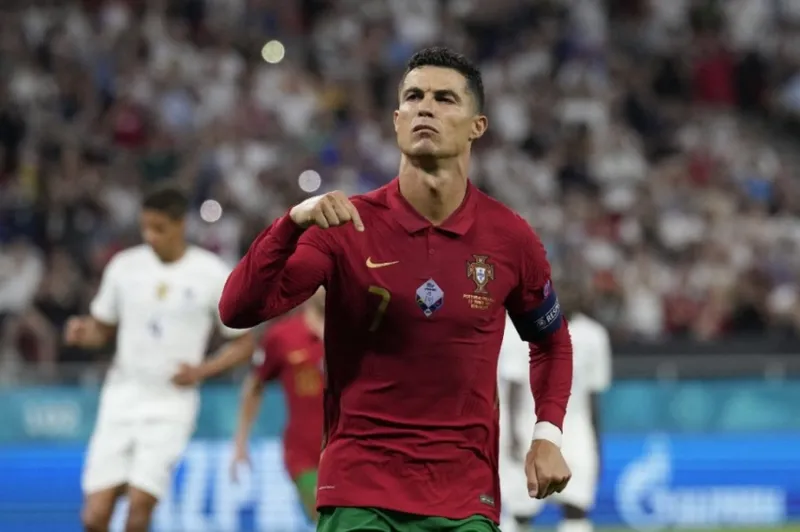 Em nota em seu Instagram, Cristiano Ronaldo publicou postagem sobre sua carreira