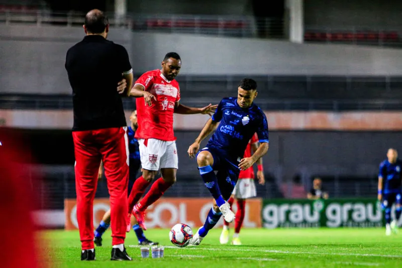 Maceió, 02 de outubro de 2021
Lance do jogo entre CRB e CSA, partida válida pela 28ª rodada da Série B do Campeonato Brasileiro, realizada no Estádio Rei Pelé em Maceió, Alagoas - Brasil.
Foto: Ailton Cruz