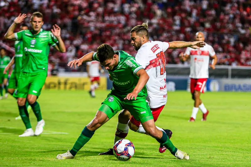 Empate de 1 a 1 com o Coritiba impediu que o Galo da Pajuçara chegasse ao G-4 da Série B