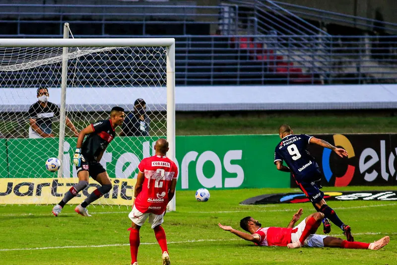 Maceió, 04 de agosto de 2021
Lance do jogo entre CRB x Fortaleza. Partida válida pela Oitavas de Fianl da Copa do Brasil, realizada no estádio Rei Pelé em Maceió. Alagoas – Brasil.
Foto: Ailton Cruz