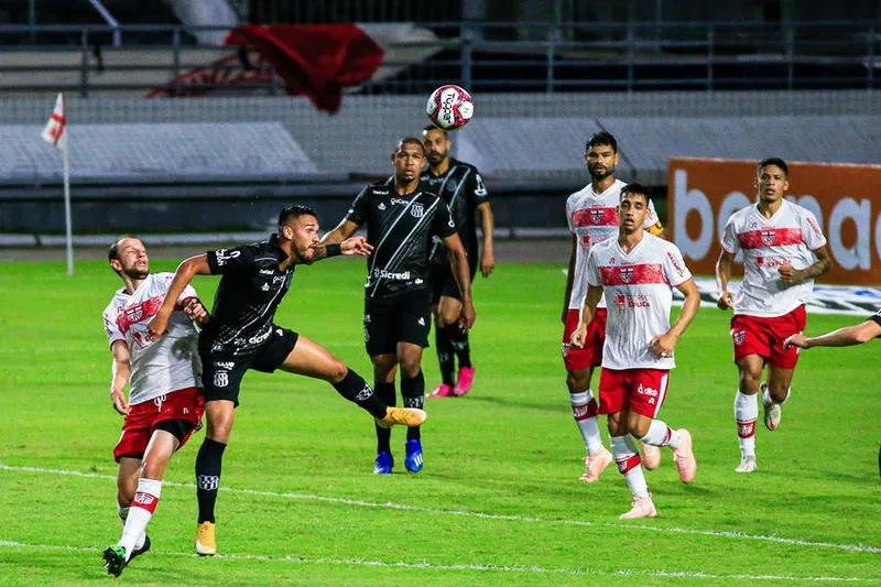 Maceió, 01 de agosto  de 2021
Lance do jogo entre CRB e Ponte Preta, partida válida pela 15ª rodada da Série B do Campeonato Brasileiro, realizada no Estádio Rei Pelé em Maceió, Alagoas - Brasil.
Foto: Ailton Cruz