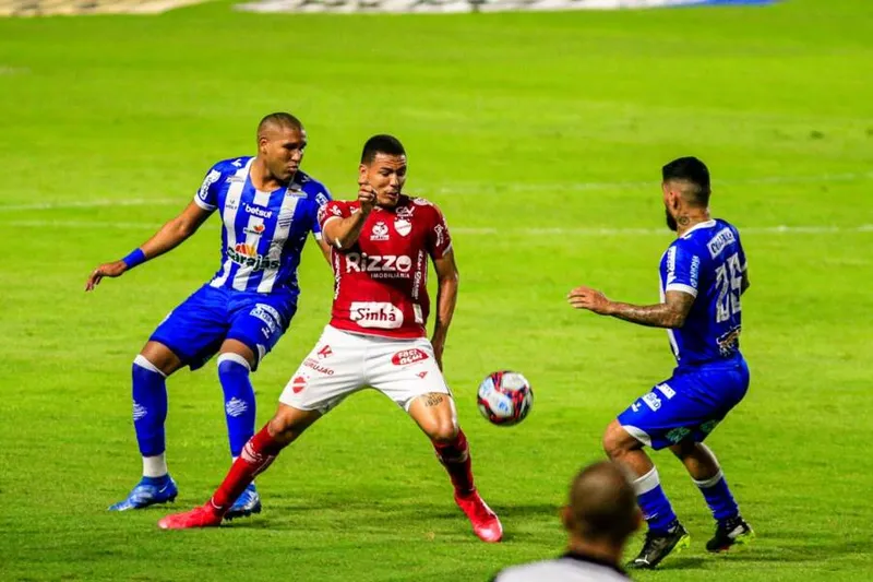 Azulão somou a segunda baixa seguida e o 5º empate como mandante. Agora, vai medir forças contra o Guarani, na terça (7)