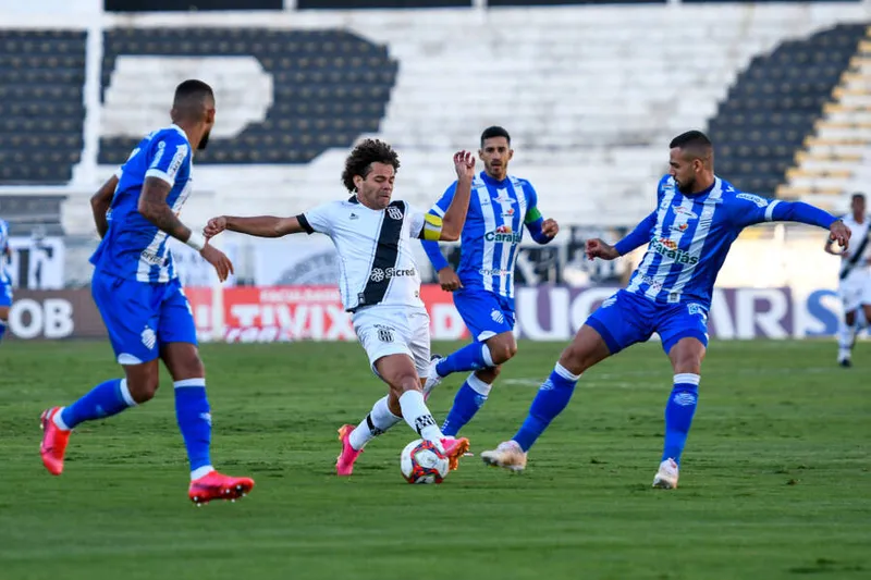 No Estádio Moisés Lucarelli, ainda no primeiro turno, Ponte Preta venceu o CSA por 2 a 1