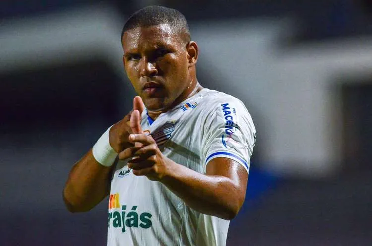 Zagueiro Matheus Felipe assinou contrato com o clube azulino no dia 6 de abril deste ano