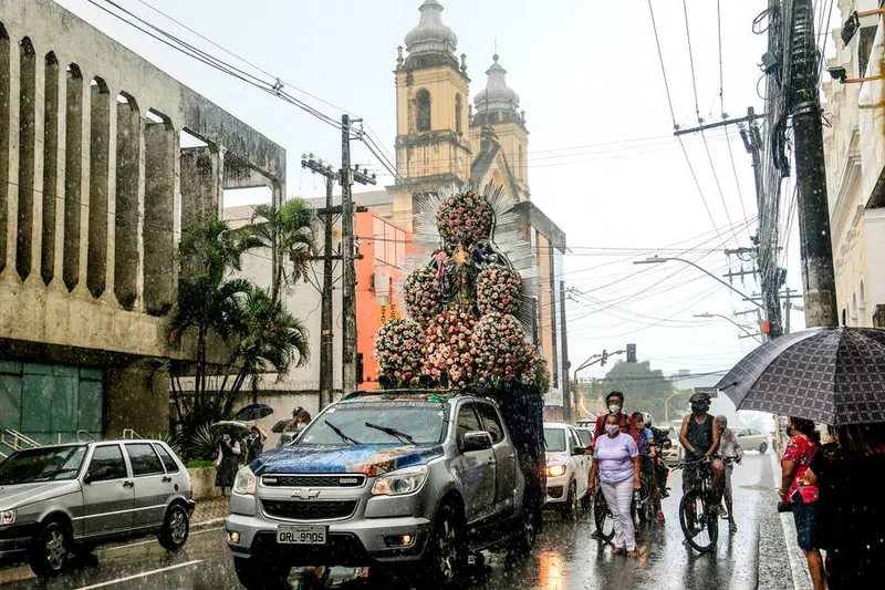 Maceió, 27 de agosto de 2021
Carreata em homenagem a Nossa Senhora dos Prazeres, pela as Ruas do centro de Maceió. Alagoas - Brasil.
Foto:@Ailton Cruz
