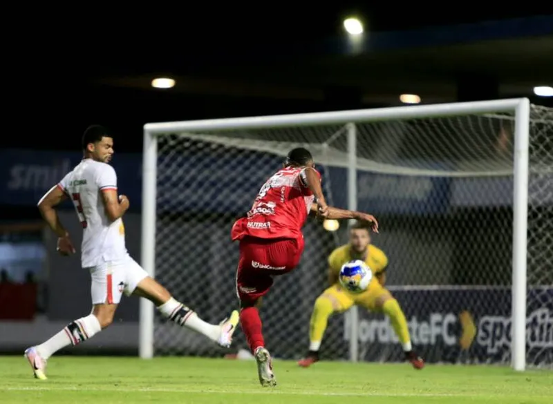 Com dois gols na primeira etapa, jovem atacante foi o grande destaque da partida