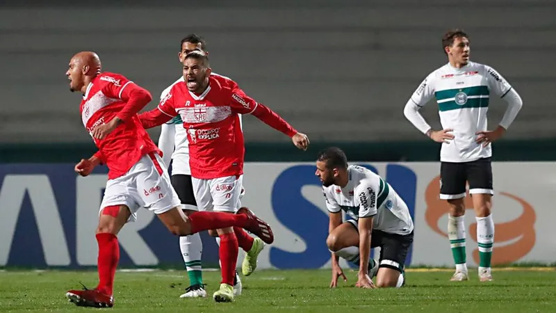 Ataque do Galo funcionou fora de casa e Nicolas Careca garantiu o empate no Paraná