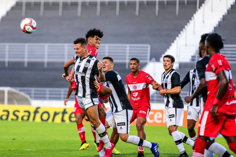 Maceió, 27 de fevereiro de 2021
Lance do jogo entre CRB e ASA. Partida válida pela 2ª rodada da Campeonato Alagoano, Série A 2021, realizada no Estádio Rei Pelé em Maceió. Alagoas – Brasil.
Foto: Ailton Cruz