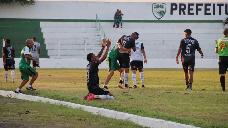 Com gol aos 45’ do segundo tempo, Zumbi eliminou o FF Comercial e segue o sonho do acesso para o Alagoano