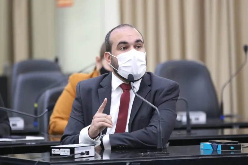 Davi Maia explicou ainda que essa denúncia é resultado de um levantamento que tem apontado várias irregularidades