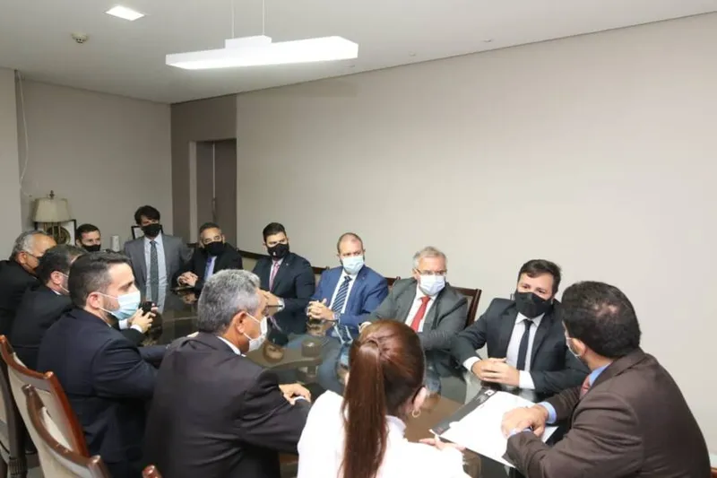 Imagem ilustrativa da imagem DEPUTADOS DERRUBAM VETO A SALA DE ESTADO MAIOR PARA ADVOGADOS