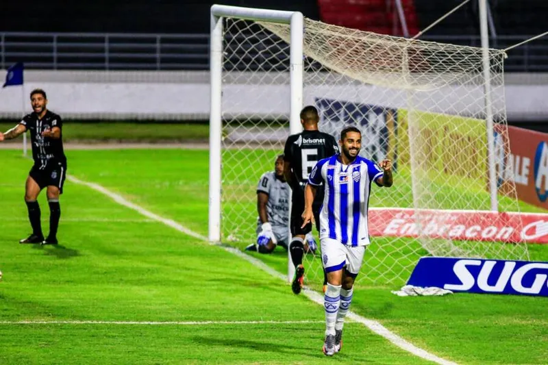 Centroavante Dellatorre tornou-se uma peça fundamental na briga pelo acesso do CSA nesta Série B
