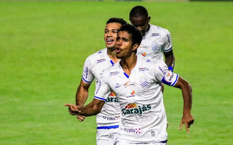 Meia Gabriel vem sofrendo com o desgaste físico e ficou de fora do jogo contra o Náutico