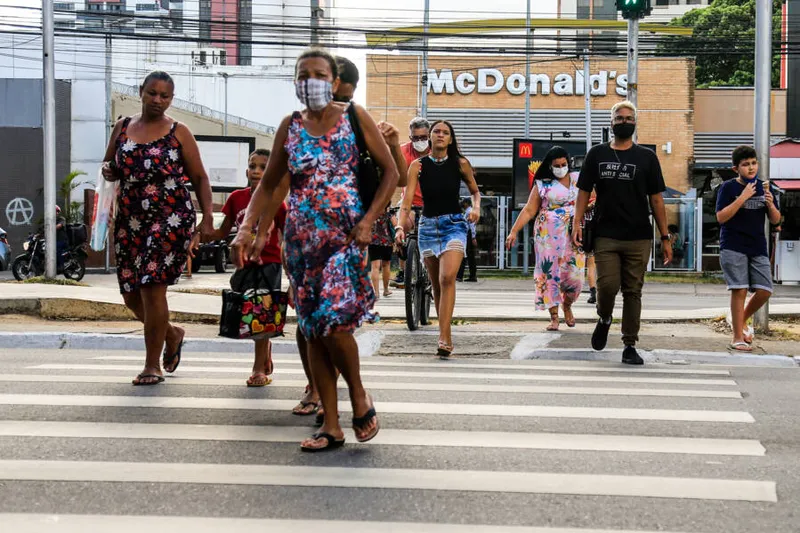 Maceió, 19 de novembro de 2021 
Faixa de pedestre, na Avenida Fernandes Lima em Maceió. Alagoas - Brasil.
Foto:@Ailton Cruz