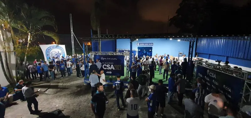 Torcedores do CSA apareceram em grande número para acompanhar a eleição do clube