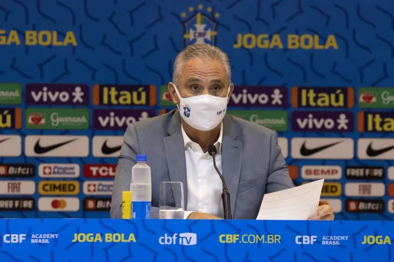 Técnico Tite pôde, novamente, convocar jogadores que atuam no Campeonato Inglês, como Raphinha e Fabinho