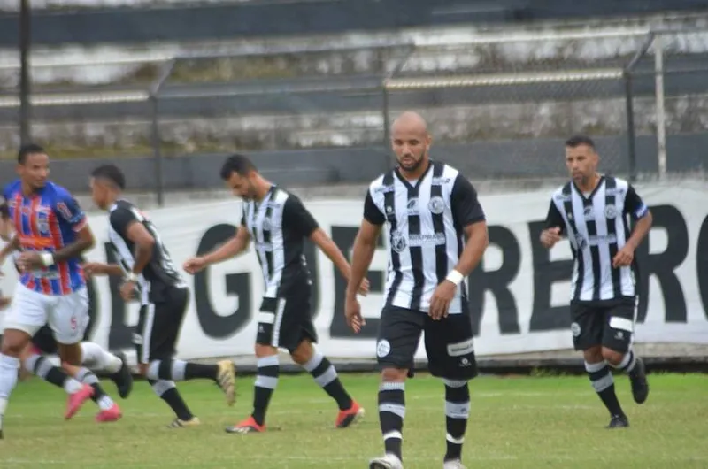 Ítalo, único lateral esquerdo do elenco, integra a barca; setores do meio e do ataque também sofrem baixas