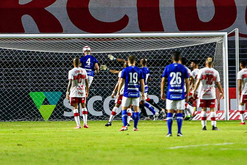 Na derrota para o Avaí pela 26ª rodada, o Galo acabou sofrendo gol via bola aérea
