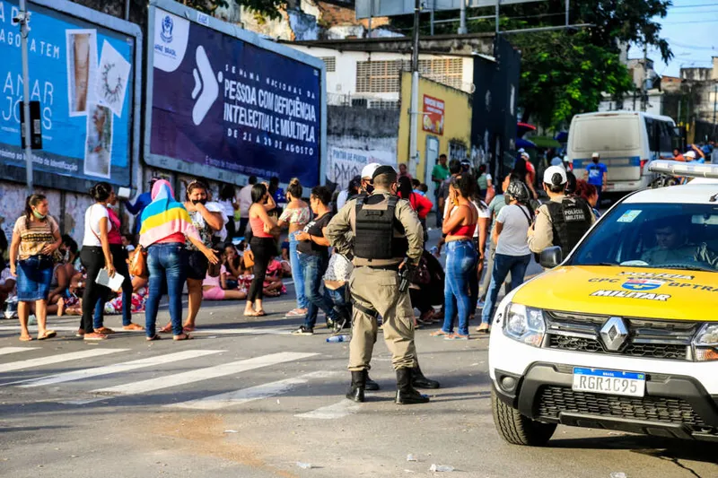 Maceió, 31 de agosto de 2021 
Esposas de presidiários fecham rua do Centro de Maceió. Alagoas - Brasil.
Foto:@Ailton Cruz