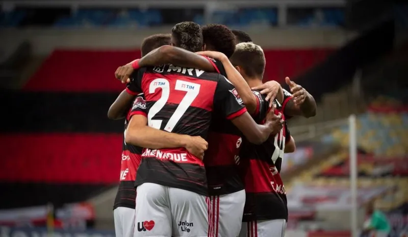 Flamengo acionou na Justiça a Union Life, cuja marca estampa o calção do time, e cobra um valor milionário