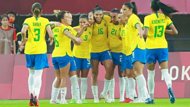 Imagem ilustrativa da imagem Futebol: seleções feminina e masculina entram em campo