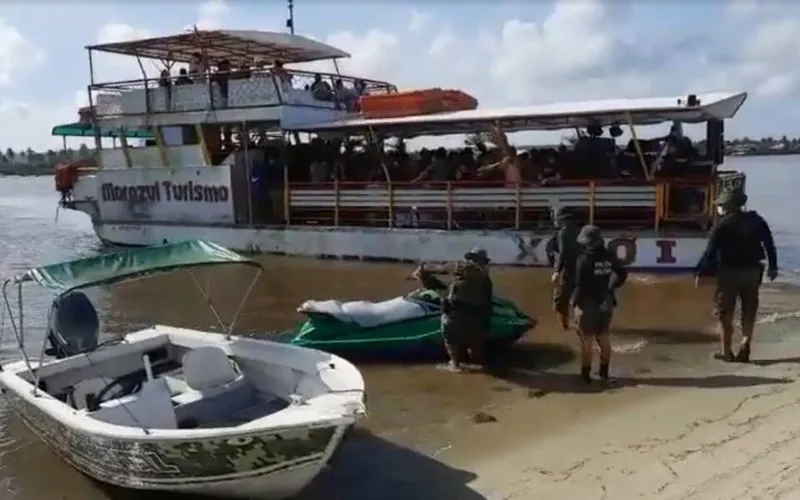 Imagem ilustrativa da imagem HOMEM É AUTUADO POR AGLOMERAÇÃO EM CATAMARÃ NA BARRA NOVA