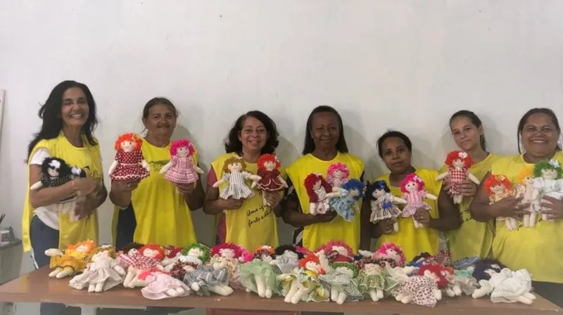 Bonecas feitas pelas mulheres do Projeto Dorcas, na Congregação Batista em Quebrangulo