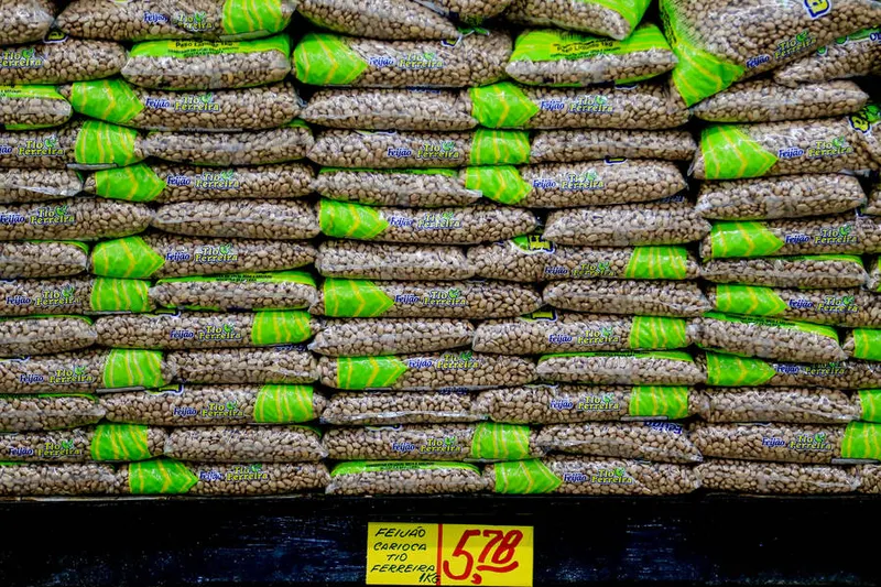 Item básico na alimentação dos brasileiros, o feijão está dando lugar a outros produtos