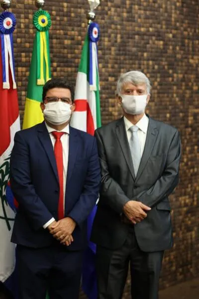 Carlos Cavalcanti (E) recebeu o conceito “excelente” de todos os desembargadores votantes