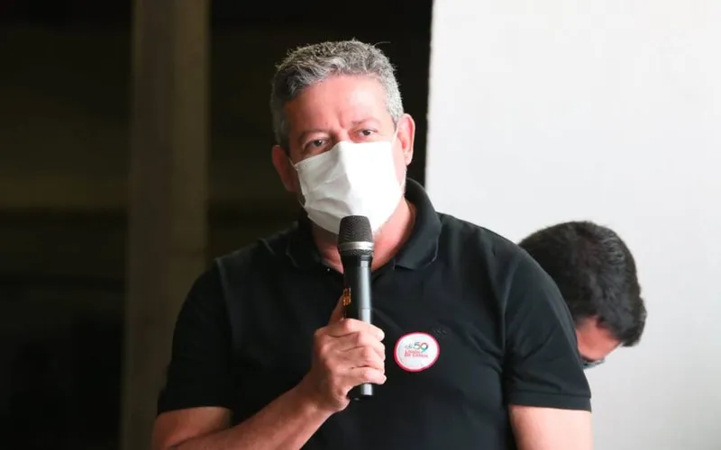 Lira pediu que o Executivo estadual mude o cálculo do ICMS para reduzir preço da gasolina